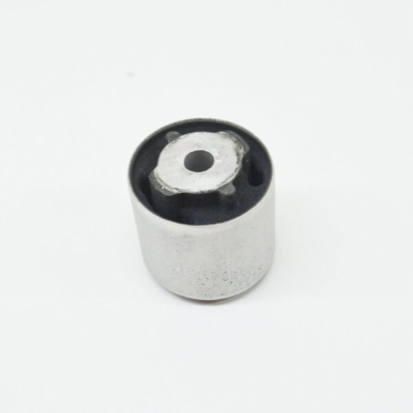7L0525337B - NEW VW TOUAREG 7L FRONT DIFFERENTIAL BONDED RUBBER BUSH 7L0525337B