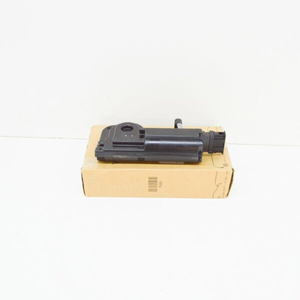 7L0827511C - NEW VW TOUAREG 7L REAR STRIKER PLATE WITH MOTOR 7L0827511C ORIGINAL