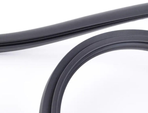 7L0837911E - NEW VW TOUAREG 7L FRONT RIGHT DOOR SEAL RUBBER 7L0837911E ORIGINAL