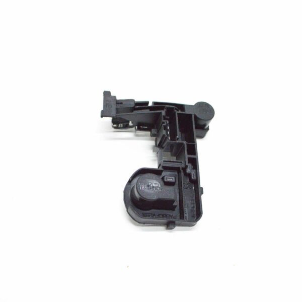 7L6945259A - NEW VW TOUAREG 7L INNER LEFT TAIL LIGHT CARRIER BULB SOCKET 7L6945259A