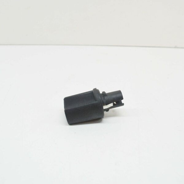 7M3953124A - NEW VW TRANSPORTER T5 HEADLIGHT BULB SOCKET MOUNTING 7M3953124A ORIGINAL