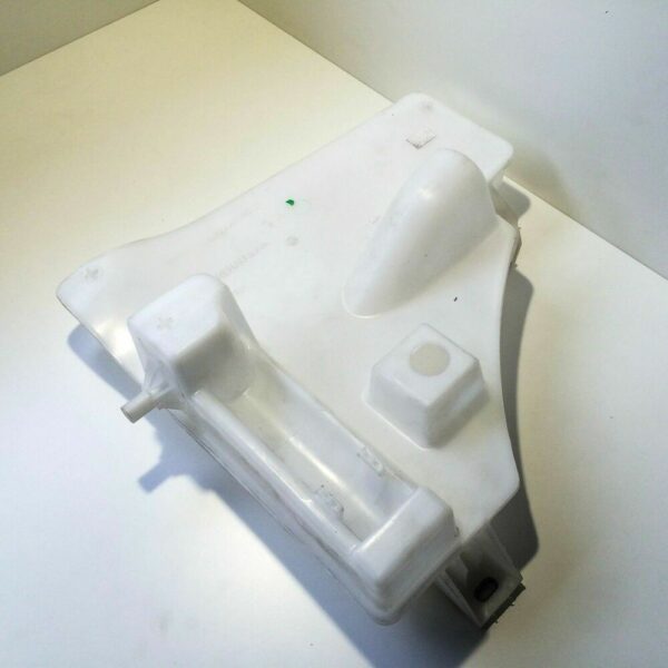 7P0955453A - Genuine Volkswagen Touareg Wiper Washer Windshield Fluid-Reservoir  7P0955453A