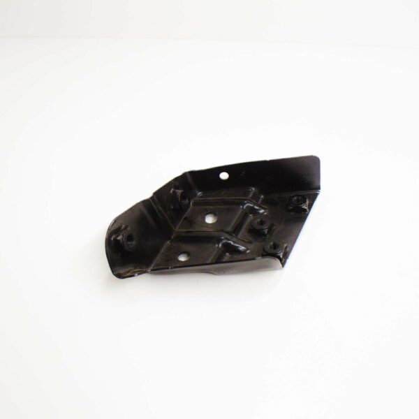 7P6821152A - NEW VW TOUAREG 7P FRONT RIGHT FENDER HOLDER 7P6821152A 2011