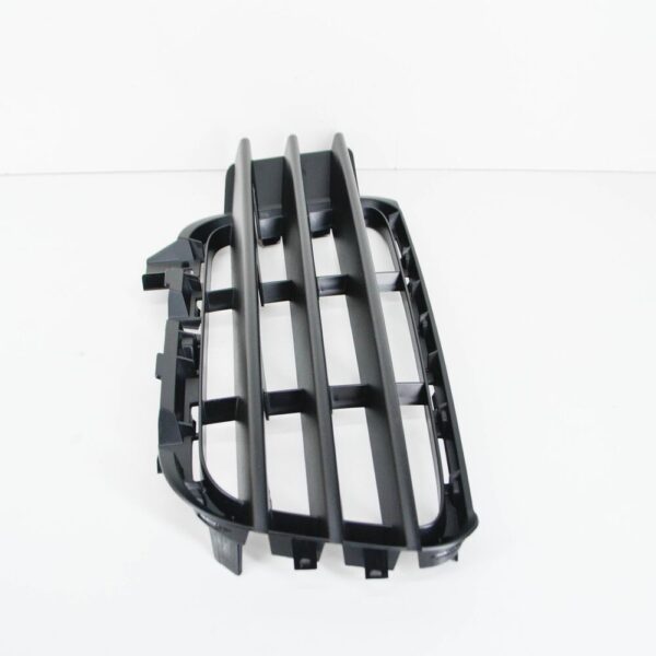7P68536669B9 - Volkswagen Touareg 7P radiator grille front right 7P68536669B9 NEW original
