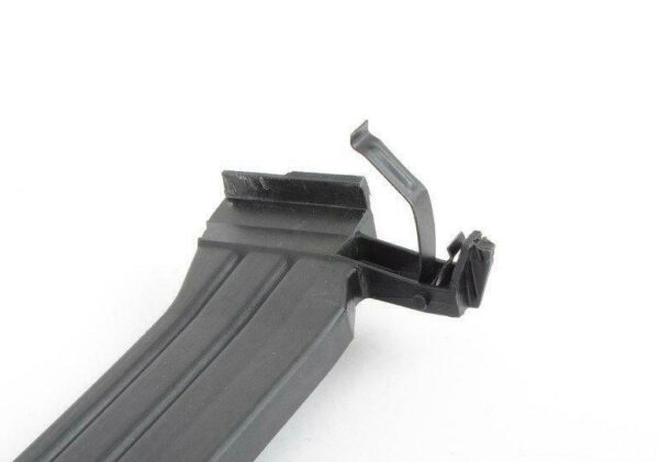 8D0877633C - NEW VOLKSWAGEN JETTA A5 SLIDING ROOF GLASS DRIP MOULDING 8D0877633C OEM