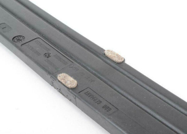 8D0877633C - NEW VOLKSWAGEN JETTA A5 SLIDING ROOF GLASS DRIP MOULDING 8D0877633C OEM