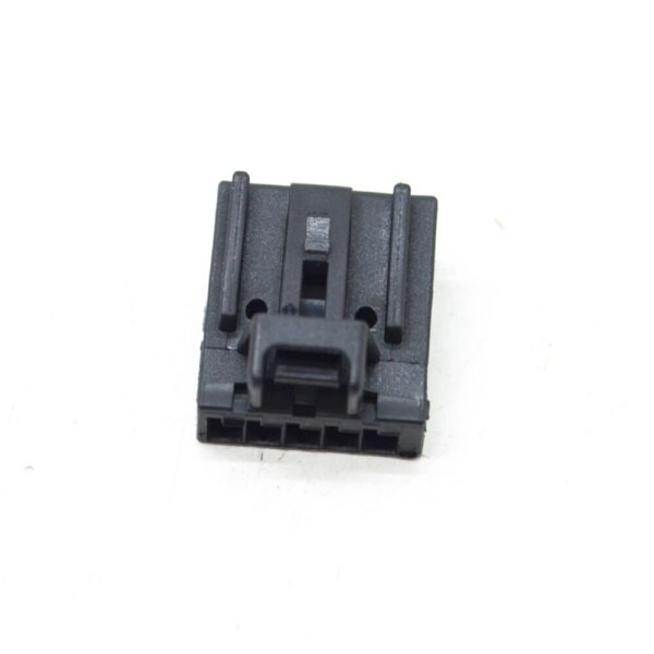 8R0973605 - NEW VOLKSWAGEN ARTEON 3H7 5 PIN FLAT CONTACT HOUSING 8R0973605 ORIGINAL