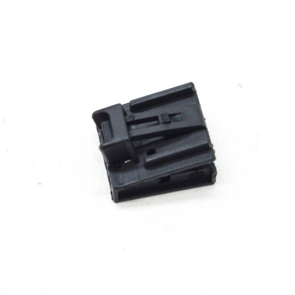 8R0973605 - NEW VOLKSWAGEN ARTEON 3H7 5 PIN FLAT CONTACT HOUSING 8R0973605 ORIGINAL
