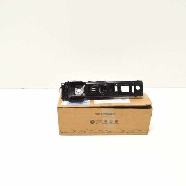 8V0857819 - NEW VOLKSWAGEN GOLF MK7 FRONT RIGHT SEAT BELT HEIGHT ADJUSTER 8V0857819