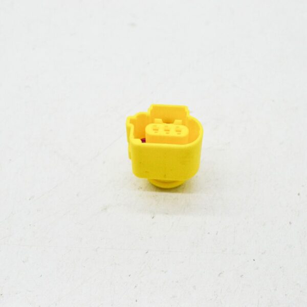 8V0973703 - NEW VOLKSWAGEN ARTEON 3H7 3PIN FLAT CONTACT HOUSING 8V0973703 ORIGINAL
