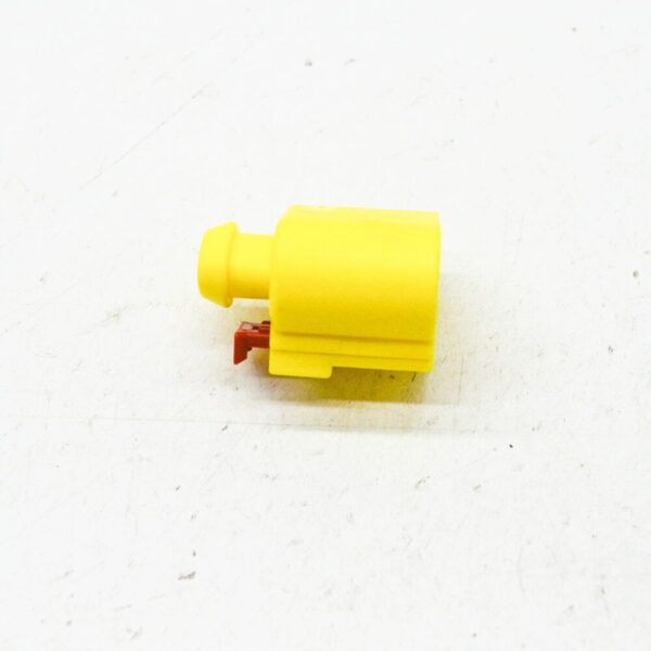 8V0973703 - NEW VOLKSWAGEN ARTEON 3H7 3PIN FLAT CONTACT HOUSING 8V0973703 ORIGINAL