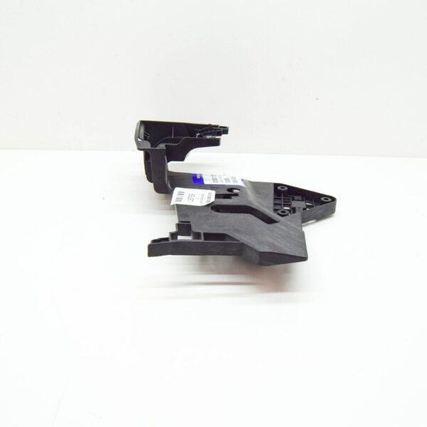 31301170 - Volvo XC60 MK1 Front Right Door Lock Holder Bracket 31301170 NEW GENUINE