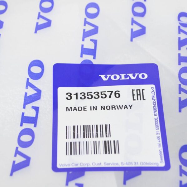 31353576 - Volvo XC70 P24 Front Bumper Left Front Panel Trim 3135776 NEW