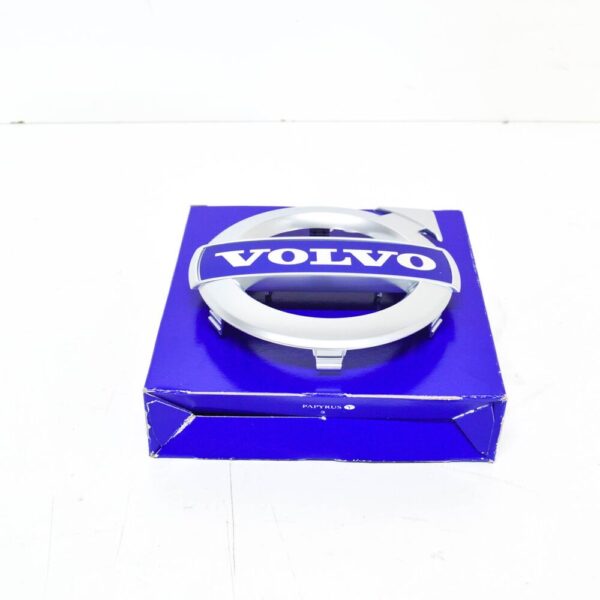 31383032 - Volvo XC70 MK2 emblem for radiator grille front, 31383032, original part