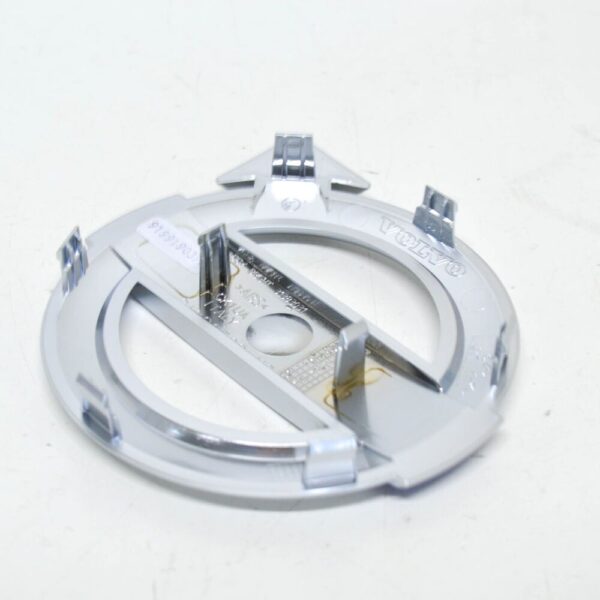 31383032 - Volvo XC70 MK2 emblem for radiator grille front, 31383032, original part