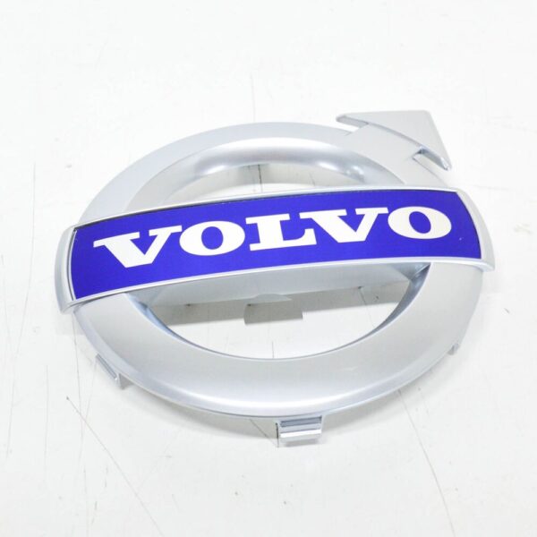 31383032 - Volvo XC70 MK2 emblem for radiator grille front, 31383032, original part