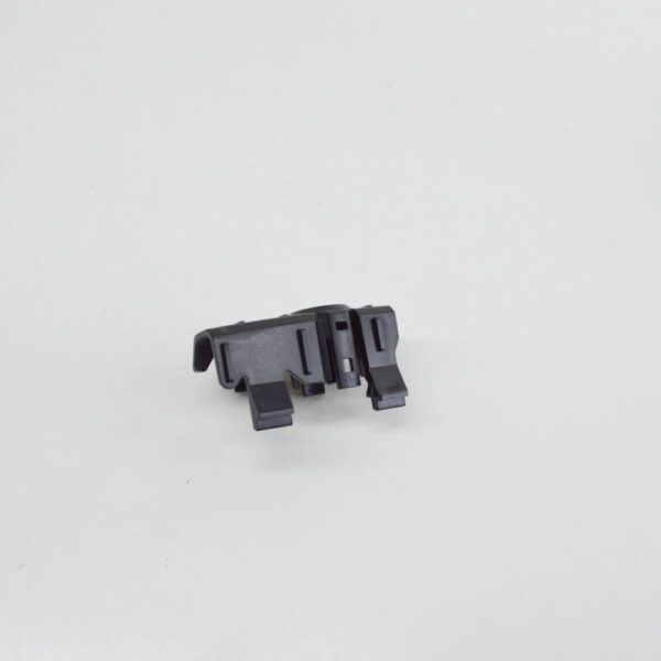 31383245 - VOLVO S90 MK2 LOWER FRONT RIGHT BUMPER GRILL BRACKET 31383245 GENUINE