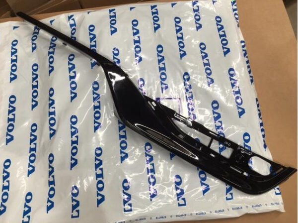 31383468 - Volvo V60 MK1 bumper trim front left 31383468 new original