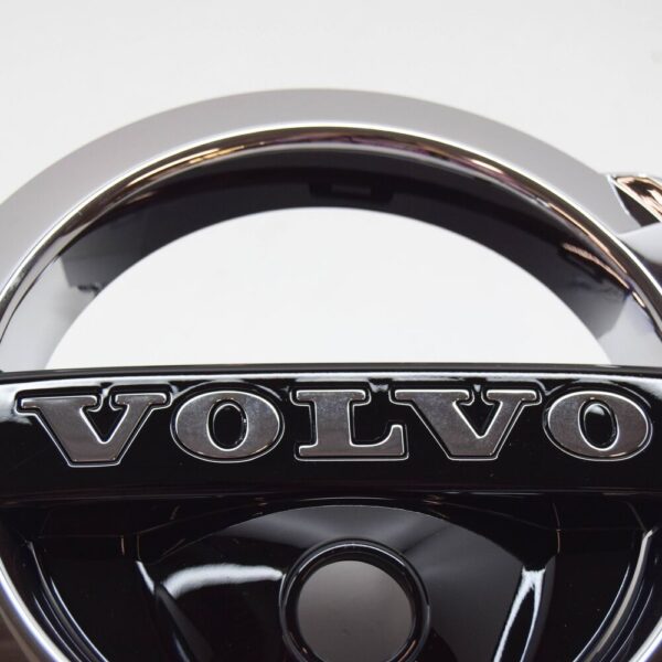 31425859 - VOLVO S60 MK3 FRONT BUMPER RADIATOR GRILL EMBLEM 31425859 NEW GENUINE