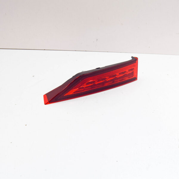 31468186 - VOLVO V60 MK2 Rear Inner Left Side Taillight 31468186 NEW