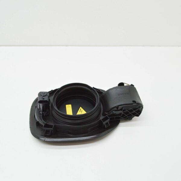 32357578 - Volvo XC60 MK2 charging connection cover front of fender 32357578, original part