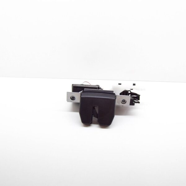 8628197 - Volvo XC70 P2 Tailgate Hatch Lock 8628197 NEW GENUINE