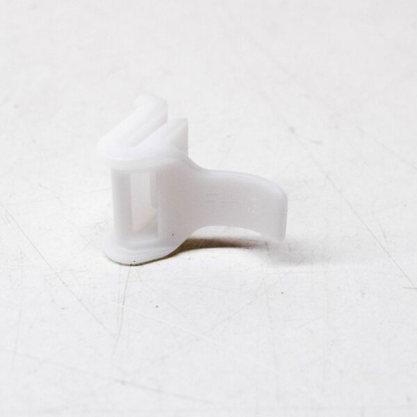 8648206 - VOLVO XC90 MK1 Windshield Cowl Panel Clip 8648206 NEW GENUINE