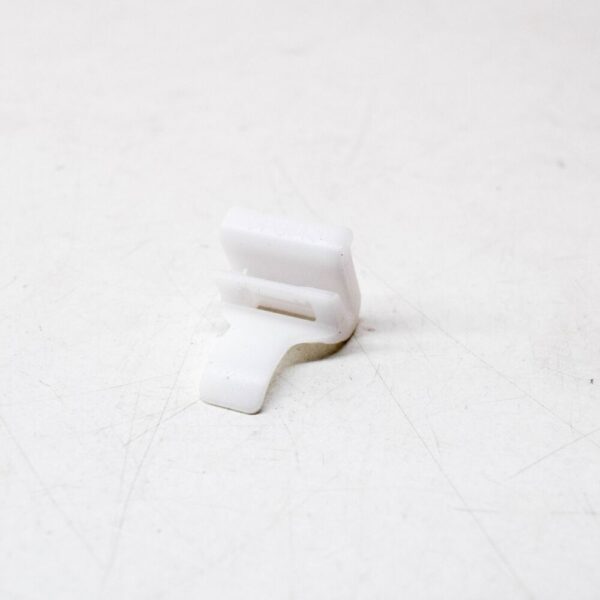 8648206 - VOLVO XC90 MK1 Windshield Cowl Panel Clip 8648206 NEW GENUINE
