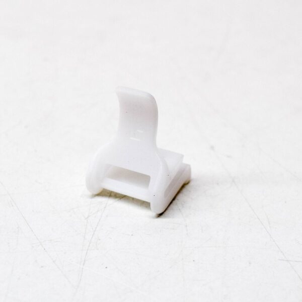 8648206 - VOLVO XC90 MK1 Windshield Cowl Panel Clip 8648206 NEW GENUINE