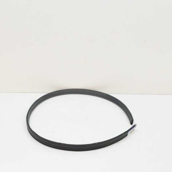 8663730 - Volvo XC90 MK1 gasket strip for windshield, 8663730, original part