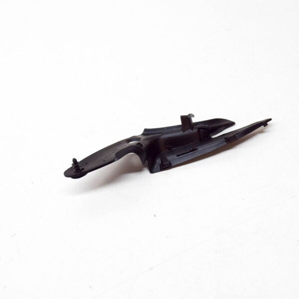 8663896 - VOLVO V70 MK2 Right Windshield Cowl End Piece 8663896 NEW GENUINE
