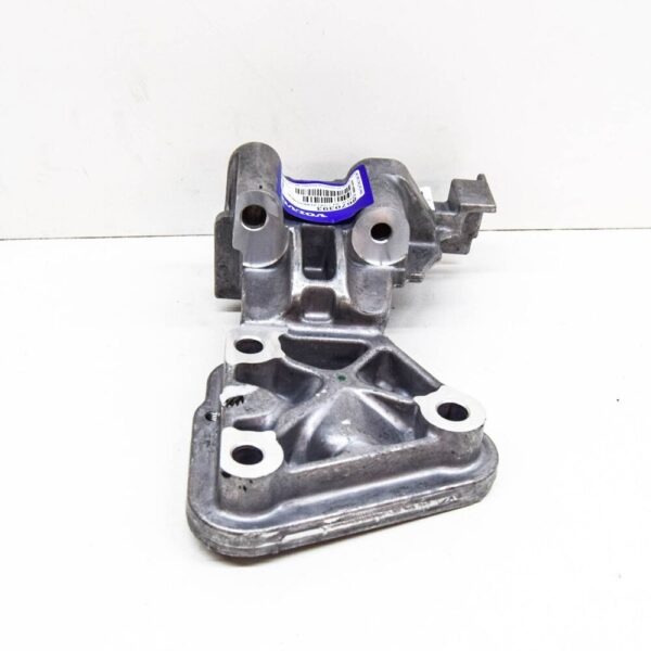 8670393 - Volvo C30 Engine Front Right Mount Bracket 8670393 NEW GENUINE