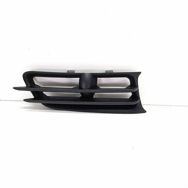 9151510 - 1998 1999 2000 Volvo S70 V70 Genuine 9151510 Grille Bumper