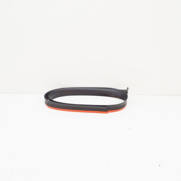 9203080 - VOLVO V70 MK2 REAR BUMPER SEAL STRIP 9203080 NEW