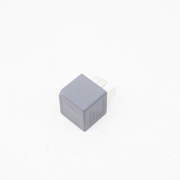 9441158 - Volvo S60 MK1 Accessory Power Relay 30765045 NEW REAL