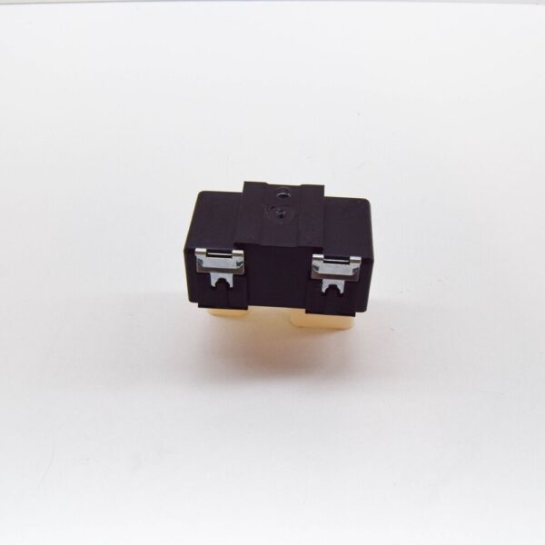 9442933 - VOLVO V90 MK1 A-C Cooling Fan Relay 9442933 NEW GENUINE