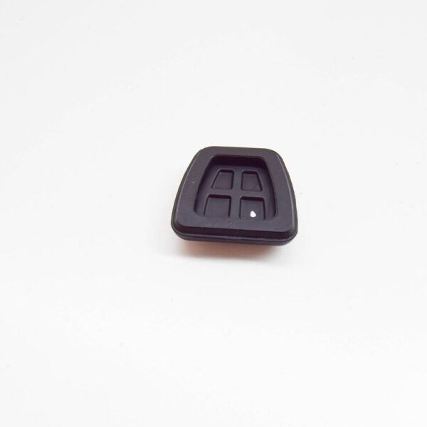 3132102020 - TOYOTA HILUX MK8 Clutch Pedal Pad 3132102020 NEW GENUINE
