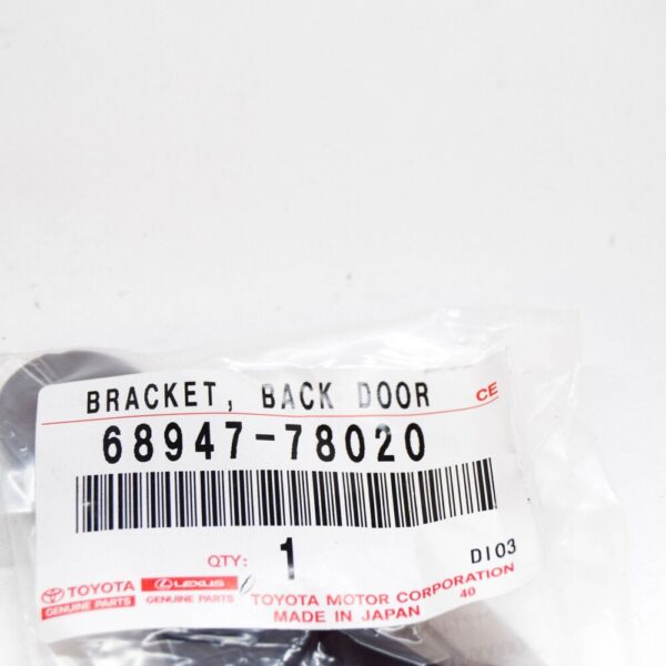6894778020 - LEXUS NX MK1 Rear RH Lower Lift Cylinder Bracket 6894778020 NEW GENUINE