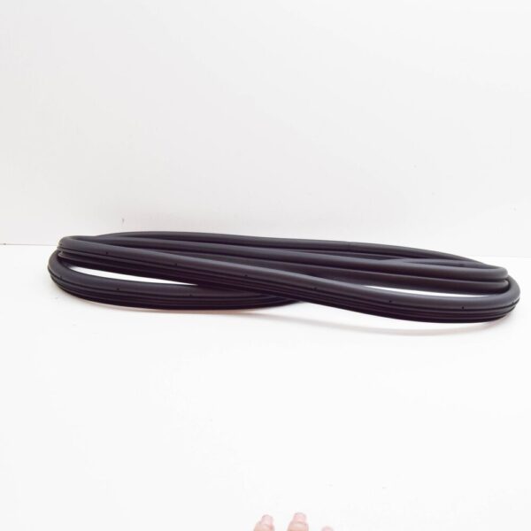 82110N7000 - HYUNDAI TUCSON NX4 MK4 FRONT LEFT DOOR BODY WEATHERSTRIP 82110N7000 NEW GENUINE