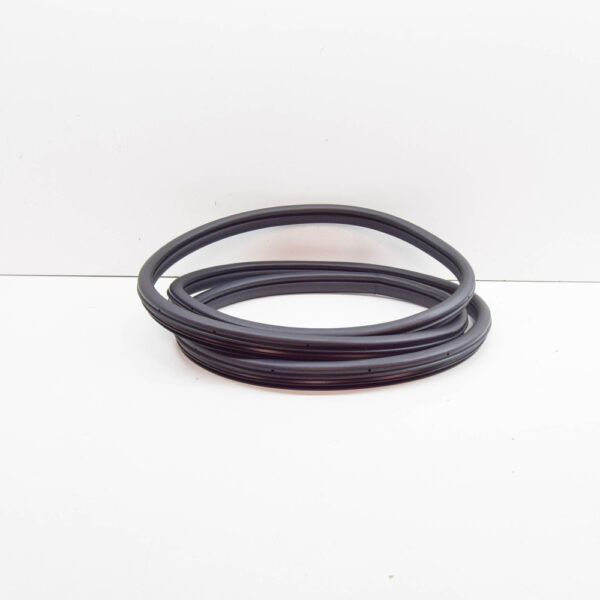 82120J9000 - HYUNDAI KONA MK1 FRONT RIGHT DOOR SEAL WEATHERSTRIP 82120J9000 NEW GENUINE