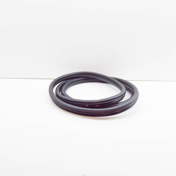 82120J9000 - HYUNDAI KONA MK1 FRONT RIGHT DOOR SEAL WEATHERSTRIP 82120J9000 NEW GENUINE