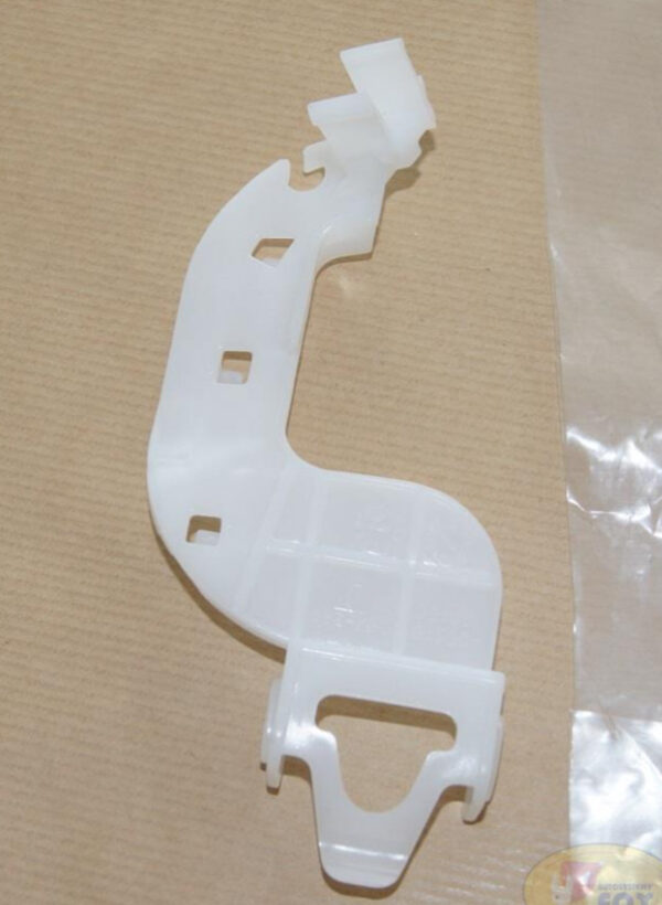 82495A6000 - Hyundai i30 MK3 Front Right Outer Handle Mount 82495A6000 Original Part