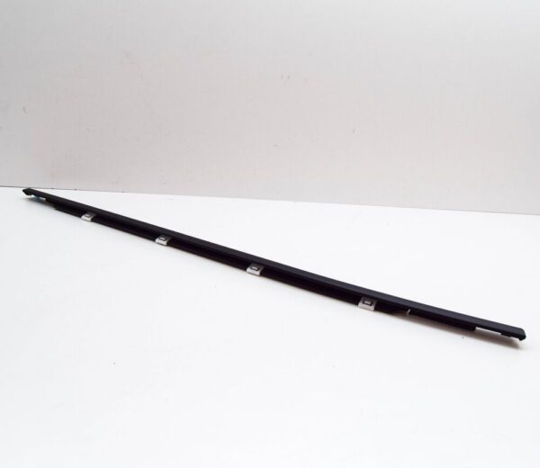 83210J9000 - Hyundai Kona MK1 door rubber rear left 83210J9000 NEW ORIGINAL
