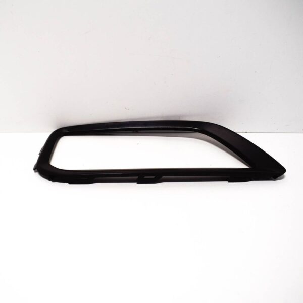 86564J9000 - Hyundai Kona Front Right Lamp Bezel Trim Moulding 86564J9000 NEW GENUINE