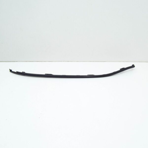 86586S0000 - HYUNDAI i30 GD Front Right Bumper Molding 86586S0000 NEW GENUINE