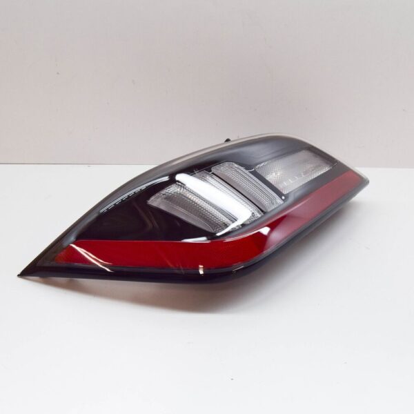 92405J9610 - HYUNDAI KONA MK1 Rear Left Side Turn Signal Lamp LHD 92405J9610 NEW