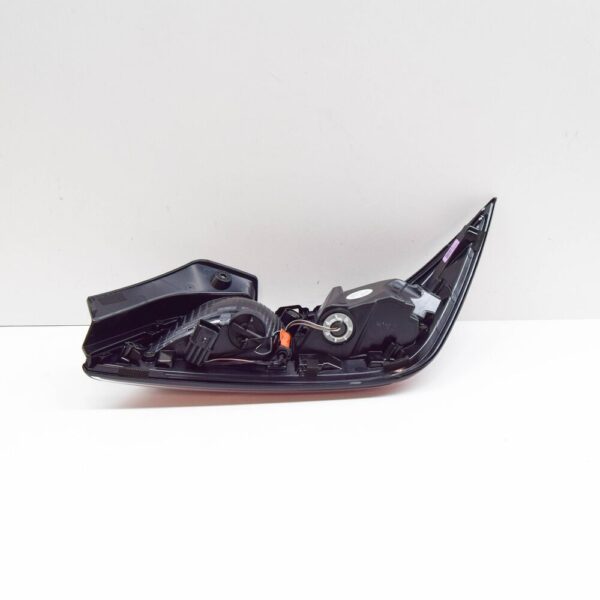 92405J9610 - HYUNDAI KONA MK1 Rear Left Side Turn Signal Lamp LHD 92405J9610 NEW